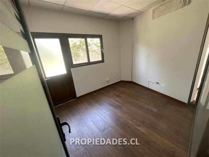 Oficina en arriendo en Providencia / Metro Tobalaba
