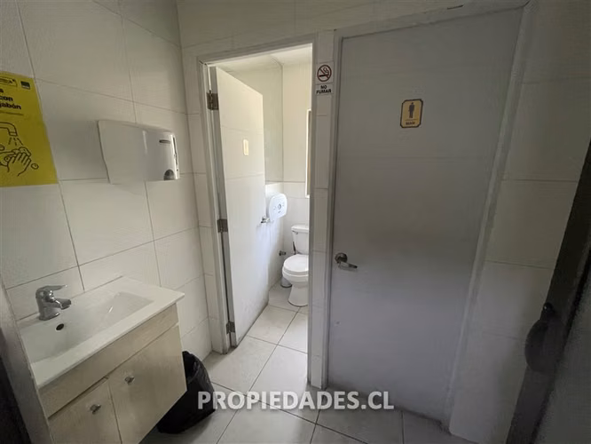 Oficina en arriendo en Providencia / Metro Tobalaba