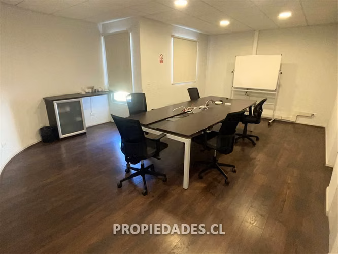 Oficina en arriendo en Providencia / Metro Tobalaba