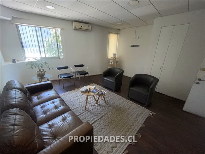 Oficina en arriendo en Providencia / Metro Tobalaba