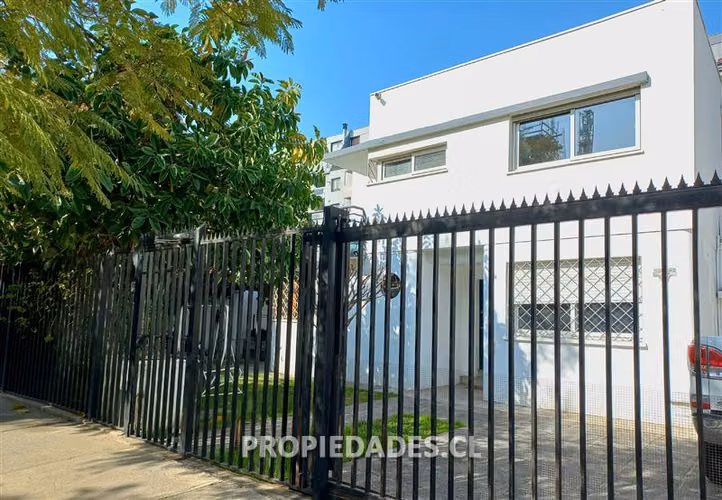 Casa en venta de 5 dorm. en Ñuñoa IMPECABLE