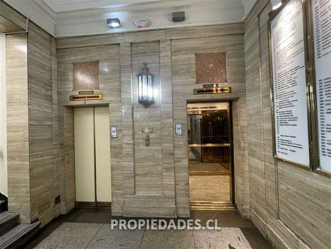 Gran oficina con terraza en venta en Santiago - Imagen 4