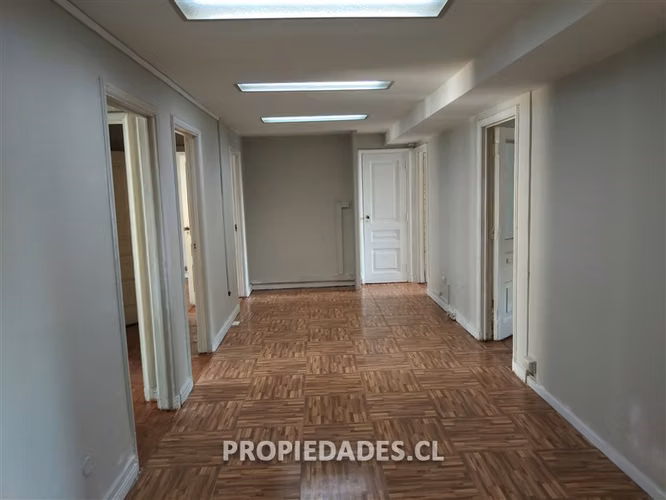 Gran oficina con terraza en venta en Santiago