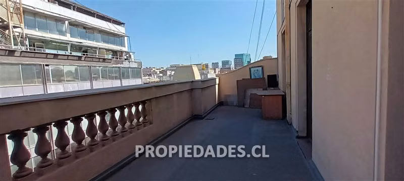 Gran oficina con terraza en venta en Santiago