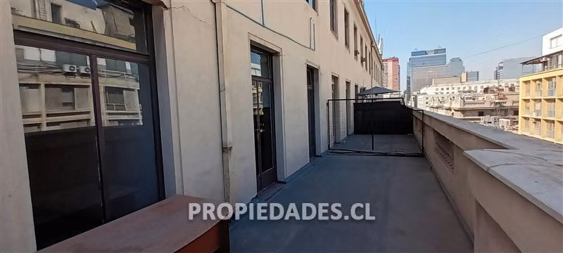 Gran oficina con terraza en venta en Santiago