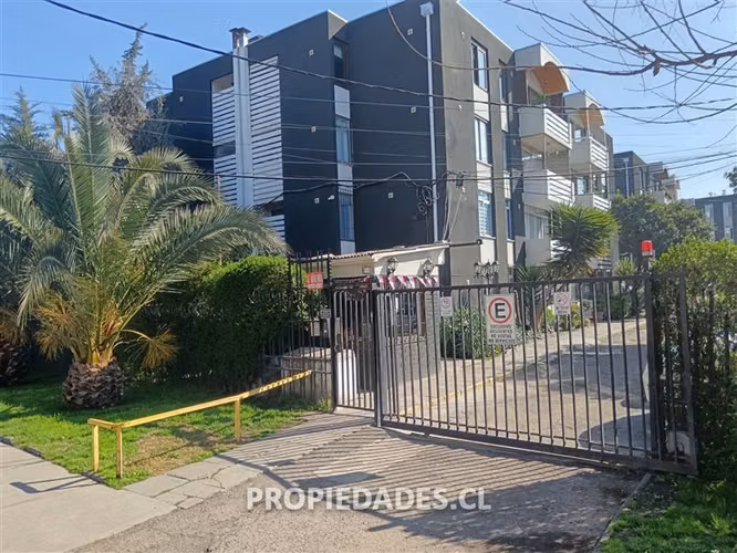 Departamento en venta de 3 dorm. Peñalolén / Oportunidad