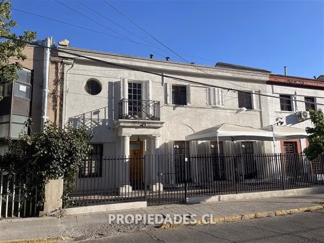 Oficina para Institución o Empresa en venta en Providencia.