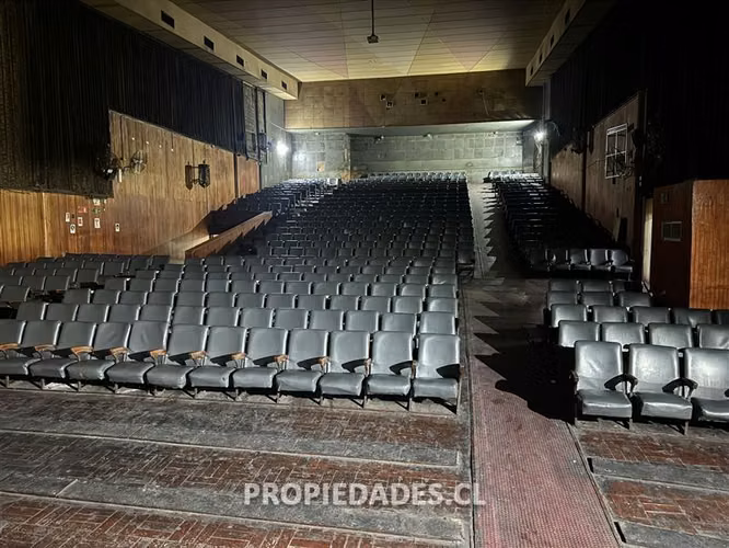 Local Comercial de 1400 m2 en venta en Santiago