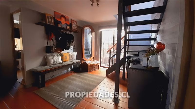 Casa en venta en Peñalolén / 6 dorm. / Emilio Aldunate