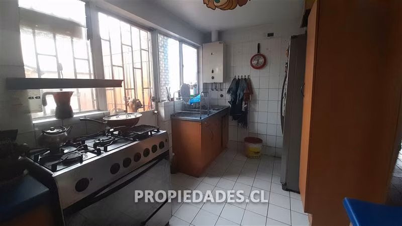 Casa en venta en Peñalolén / 6 dorm. / Emilio Aldunate - Imagen 4