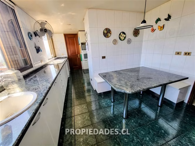 Departamento en venta de 5 dorm. en Las Condes GRAN VISTA