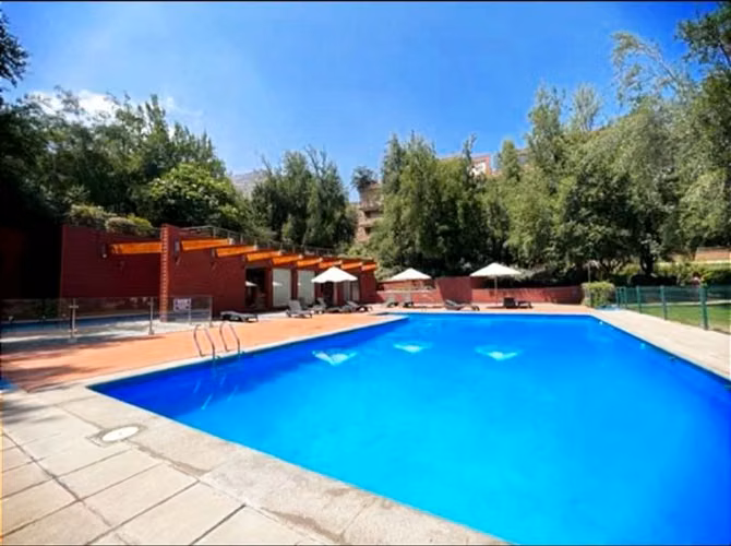Departamento en venta de 5 dorm. en Las Condes