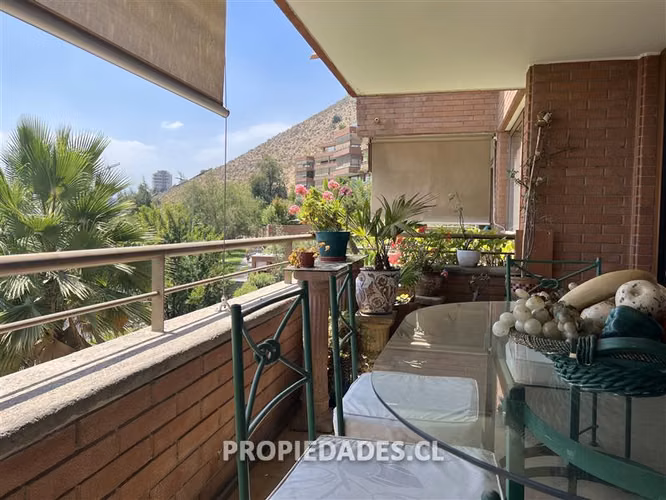 Departamento en venta de 5 dorm. en Las Condes