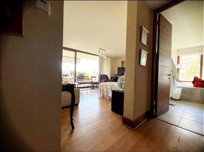 Departamento en venta de 5 dorm. en Las Condes