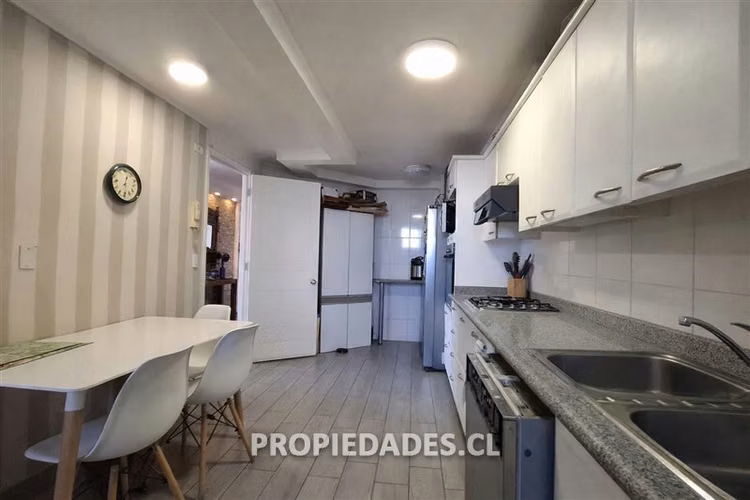 Departamento en venta de 3 dorm. en Las Condes