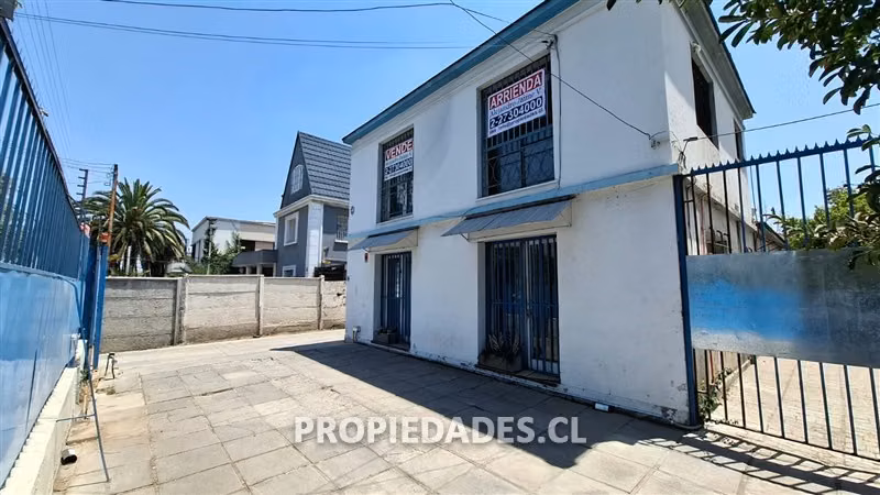Casa en arriendo de 6 dorm. en Ñuñoa