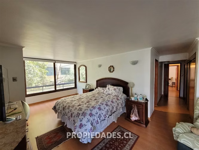 Departamento totalmente renovado de 4 dorm. en Providencia