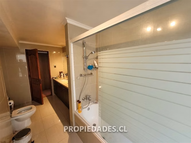 Departamento totalmente renovado de 4 dorm. en Providencia