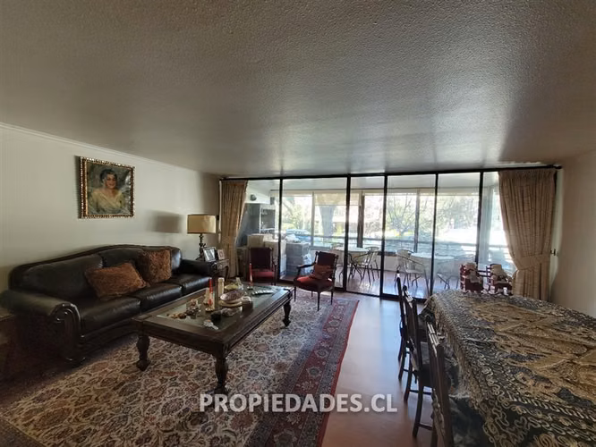 Departamento totalmente renovado de 4 dorm. en Providencia