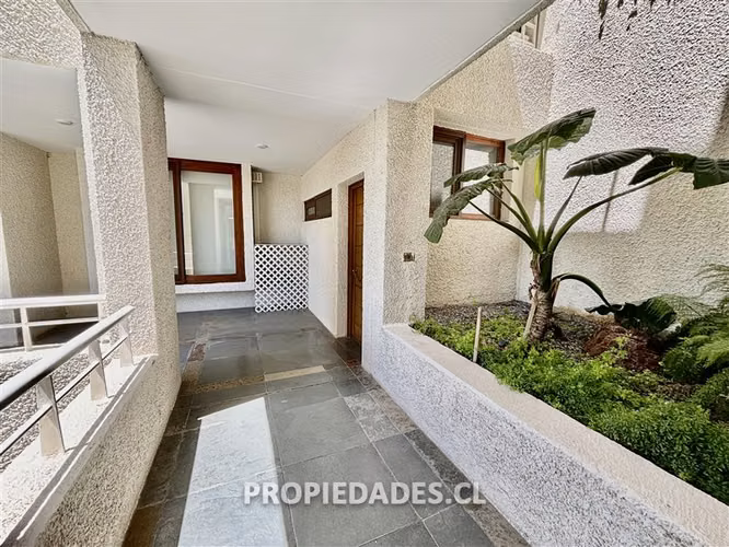 Departamento en venta de 2 dorm. en Lo Barnechea