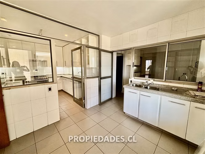Departamento en venta de 2 dorm. en Lo Barnechea