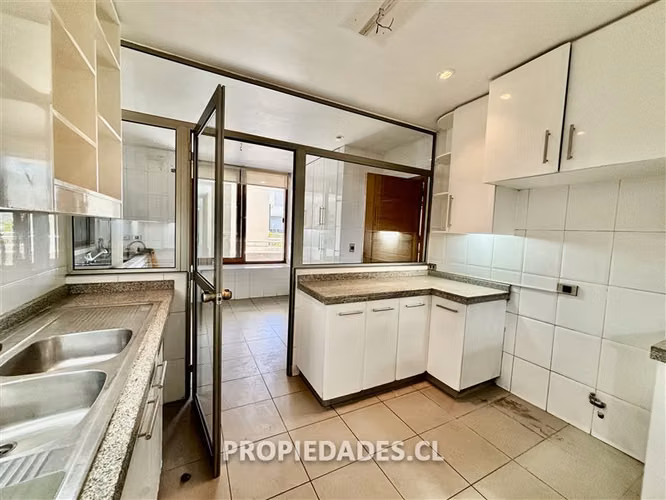 Departamento en venta de 2 dorm. en Lo Barnechea