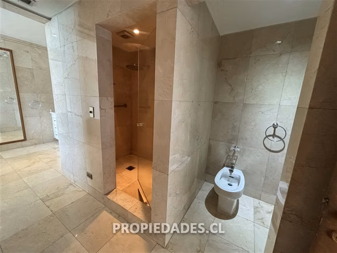 Departamento en venta de 2 dorm. en Lo Barnechea
