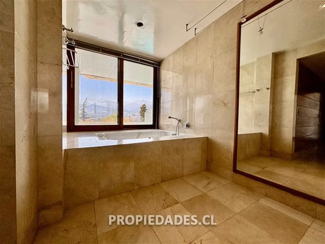 Departamento en venta de 2 dorm. en Lo Barnechea