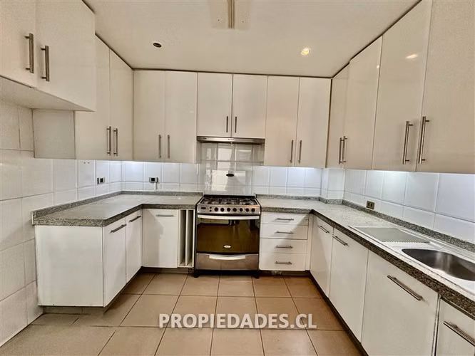 Departamento en venta de 2 dorm. en Lo Barnechea