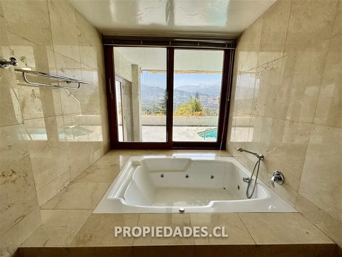Departamento en venta de 2 dorm. en Lo Barnechea