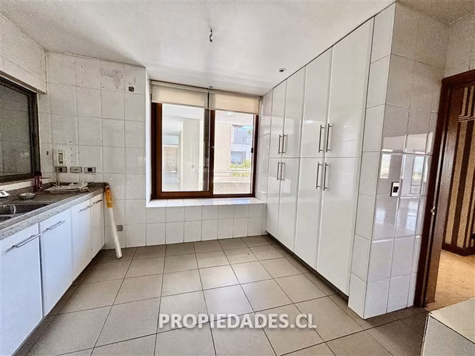 Departamento en venta de 2 dorm. en Lo Barnechea
