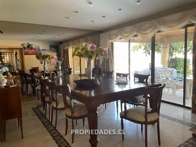 Casa en venta de 5 dorm. en Las Condes