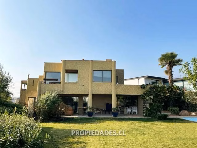Casa en venta de 5 dorm. en Las Condes - Imagen 2