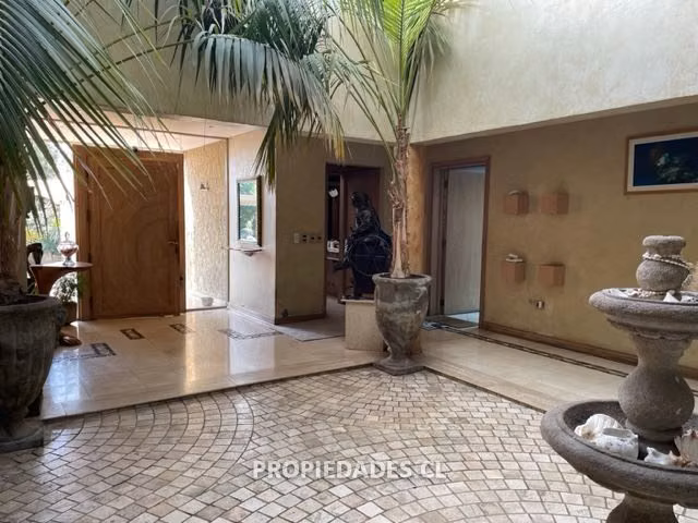 Casa en venta de 5 dorm. en Las Condes