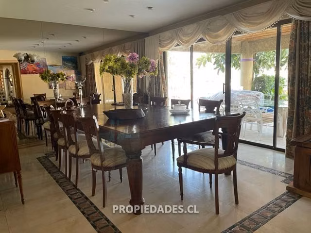 Casa en venta de 5 dorm. en Las Condes