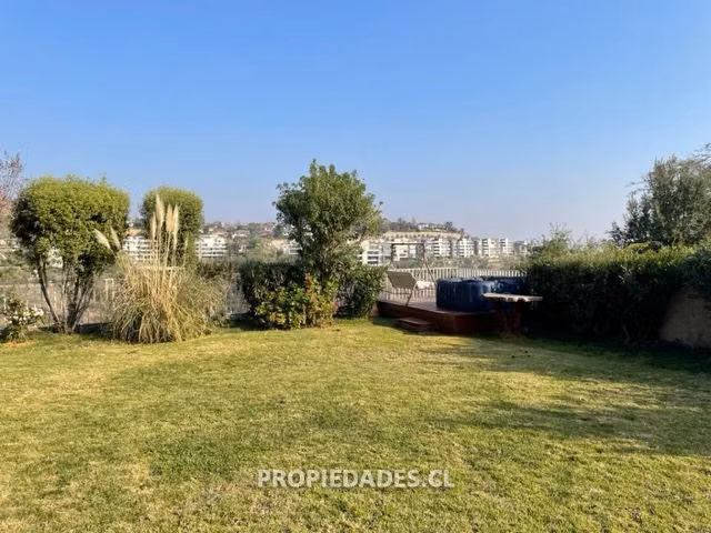 Casa en venta de 5 dorm. en Las Condes