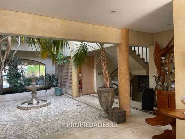 Casa en venta de 5 dorm. en Las Condes