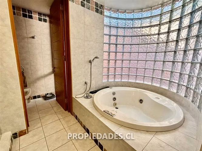 Casa en venta de 5 dormitorios en Huinganal, Lo Barnechea