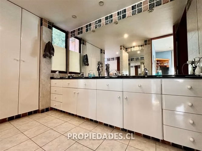 Casa en venta de 5 dormitorios en Huinganal, Lo Barnechea