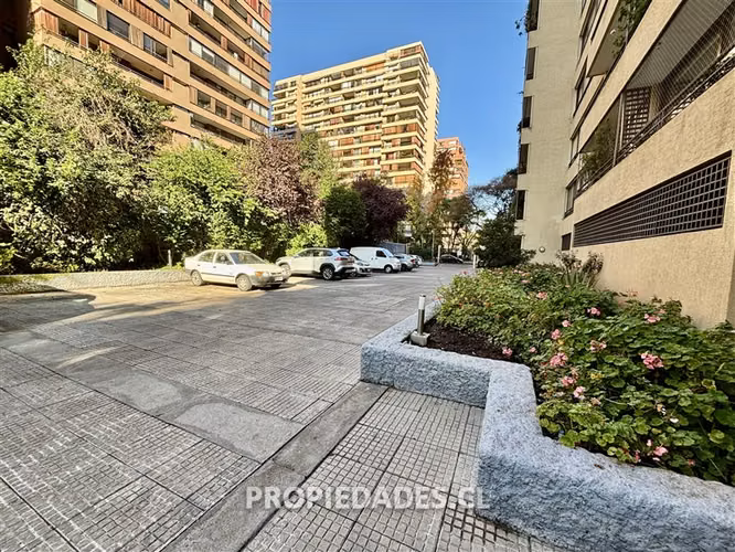 Departamento en venta de 3 dorm. en Las Condes