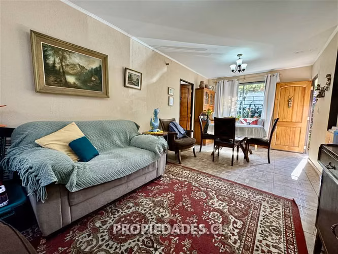 Casa en venta de 3 dorm. en Lo Barnechea