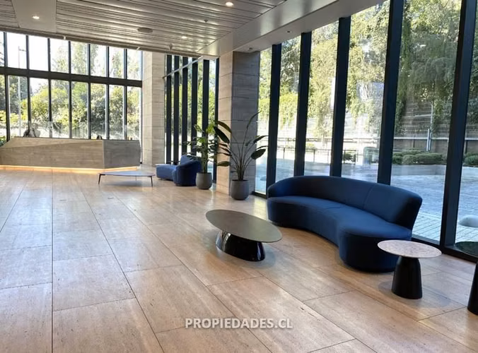 Oficina arriendo Av. La Dehesa - Autopista Costanera Norte