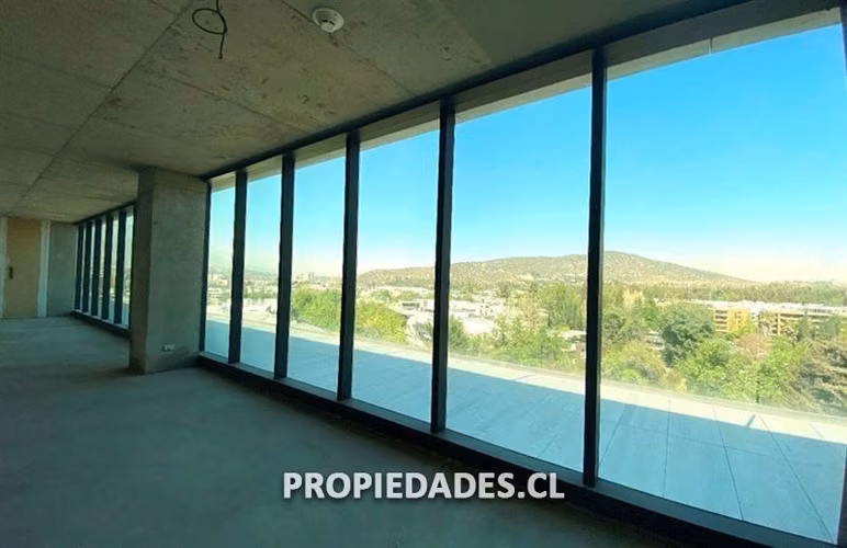 Oficina arriendo Av. La Dehesa - Autopista Costanera Norte