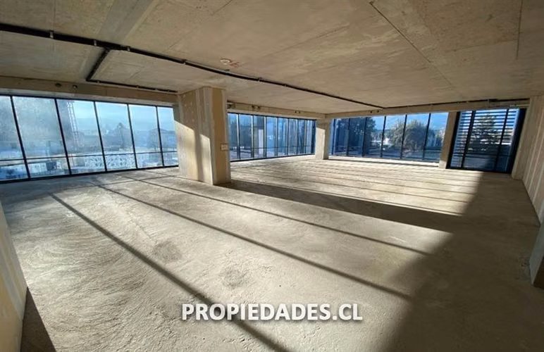 Oficina arriendo Av. La Dehesa - Autopista Costanera Norte