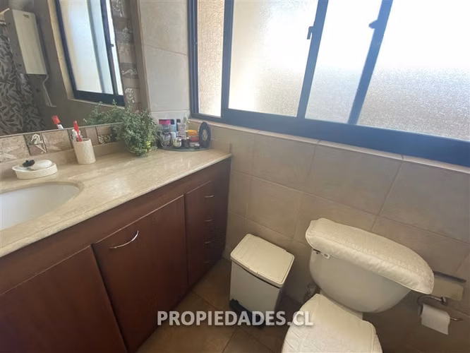 Casa en venta de 4 dorm. en Las Condes