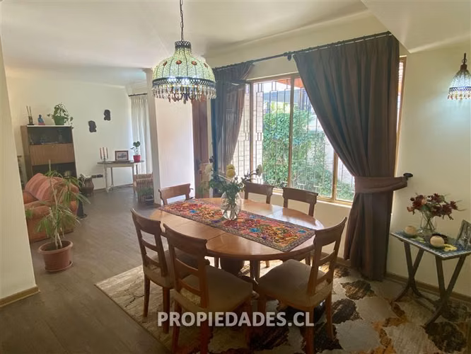 Casa en venta de 4 dorm. en Las Condes
