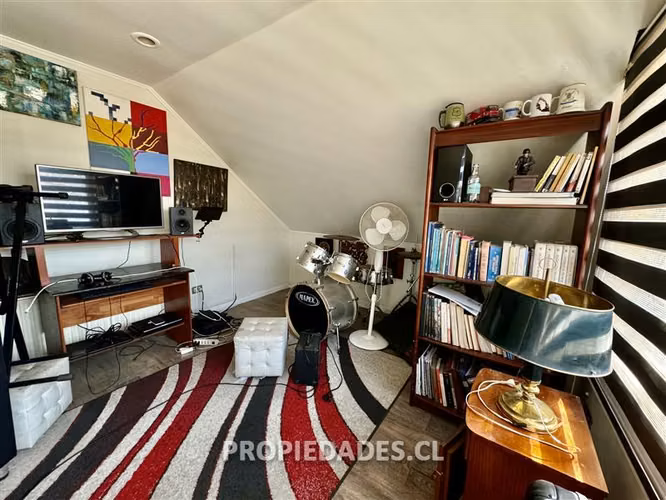 Casa en venta de 4 dorm / servicio en Las Condes