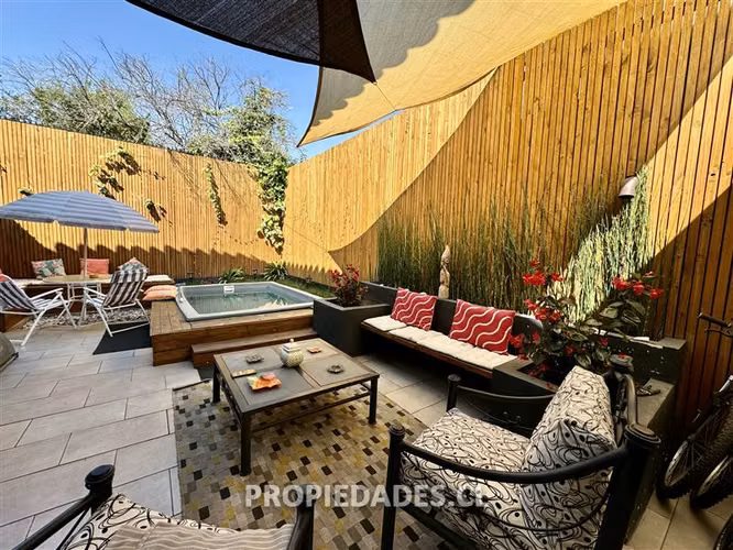 Casa en venta de 4 dorm / servicio en Las Condes