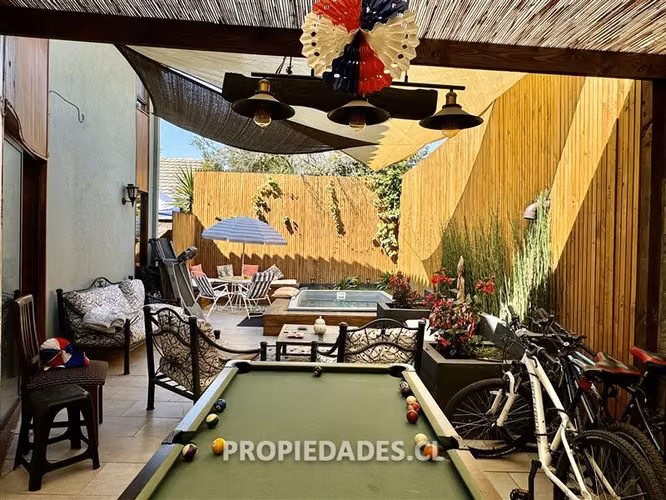 Casa en venta de 4 dorm / servicio en Las Condes