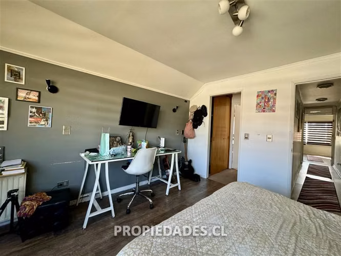Casa en venta de 4 dorm / servicio en Las Condes